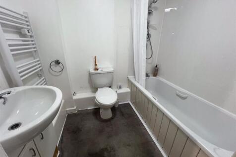20-Clough-Close-Bathroom.jpg