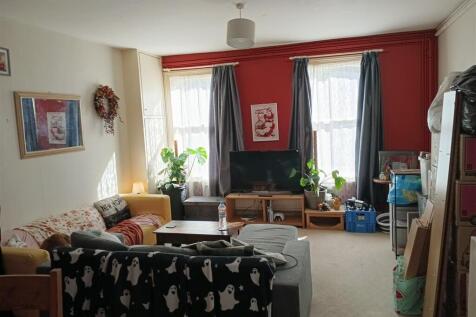 25, Greenside, Waterbeach photo 3