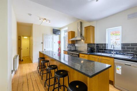 20250824 S&amp;B 7 Queens Terrace kitchen-2.jpg