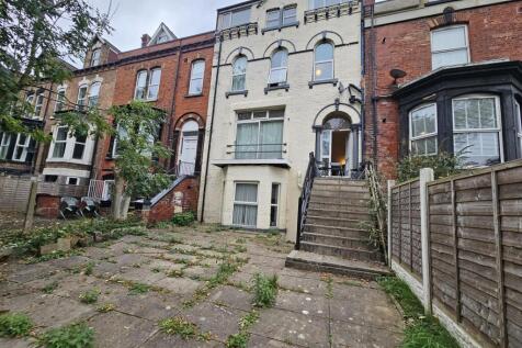 A charming view of the front exterior of a resi...