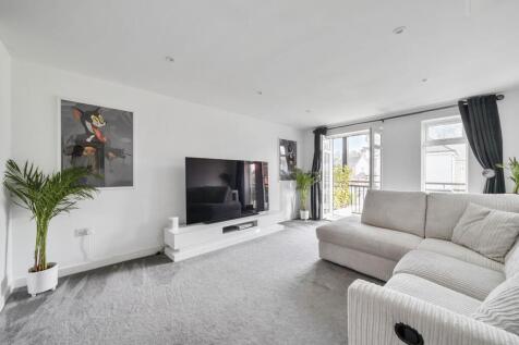 Beacon Crescent, Hindhead, GU26 photo 3