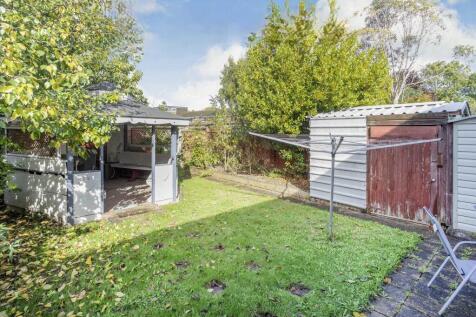 Chaucer Drive, Aylesbury, Buckinghamshire, HP21 photo 3