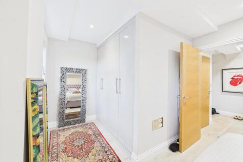 CAM01984G0-PR0538-STILL012