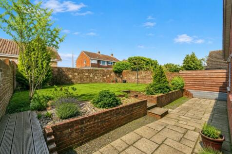 Front Garden &amp; Exterior 