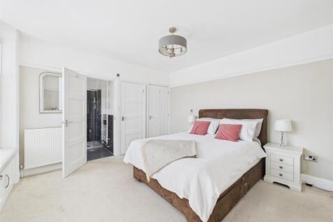 CAM05251G0-PR0083-STILL057 - Copy.jpg