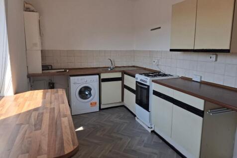 Sheffield House Commrcial street, Pengum, Blackwood, NP12 3UA photo 5