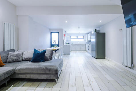 66 Woodcroft Road Kitchen 1