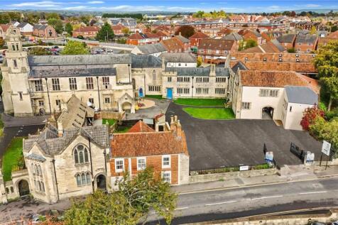 Trowbridge, BA14 - property photo