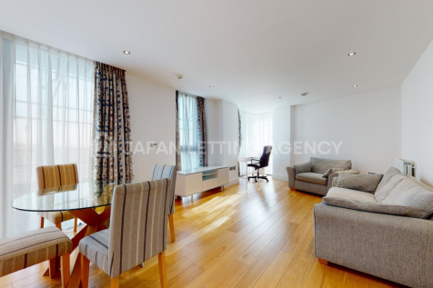 Livingroom 1-2_Watermarked.png