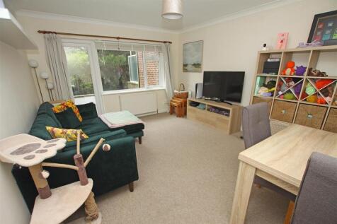 lIVING ROOM.jpg