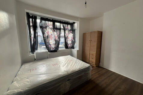 Studio flat available immediately in Mitcham