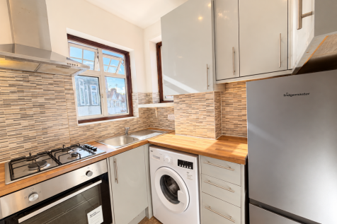 Flat C, Cairnfield Avenue, Brent, London photo 5