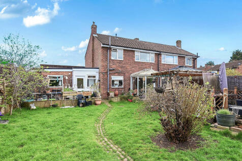8 Chestnut Close ...