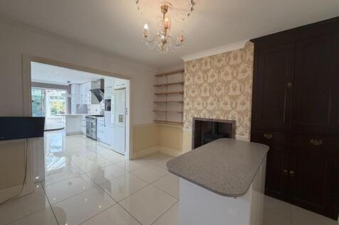 The Headlands, Northampton NN3 photo 5