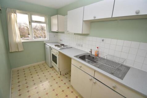 Kemble Drive, Cirencester photo 4