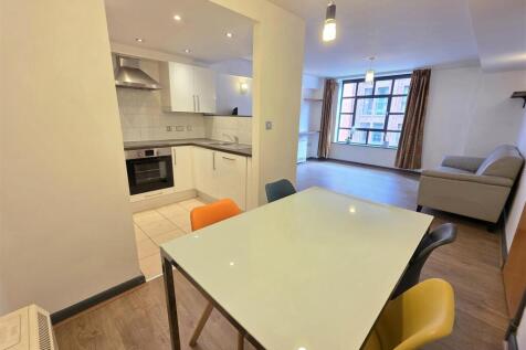 AVAILABLE NOW! A bright and airy two bedroom apartment situated in the heart of the Jewellery Quarter. This third floor property is modern throughout and has two double sized bedrooms, ensuite bathroo
