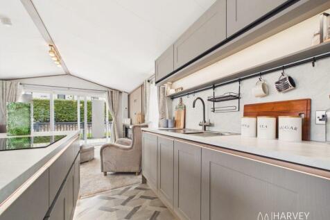 Willerby Vogue Classique Kitchen Island Plas Coch