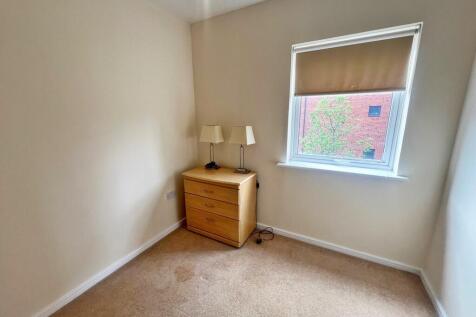 38 Dutton Court 1