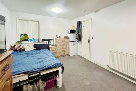 Circus Drive, CB4 photo 3