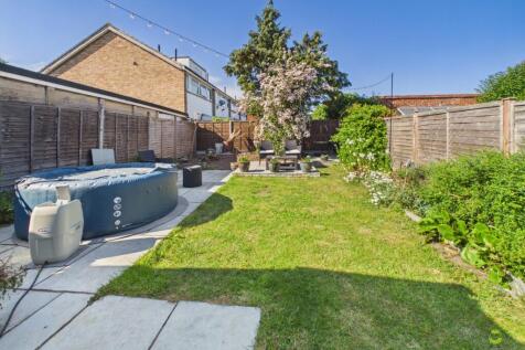 Presented by Clinton at EweMove Bexleyheath and Da