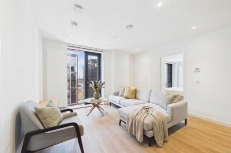 3-bed flat on Uhaus, Symphony Park, Manchester, £2,670/mo