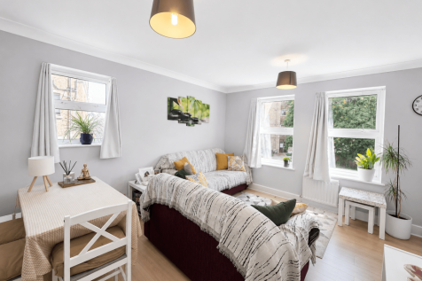 2 bed flat to rent Cannon Road, London CR0