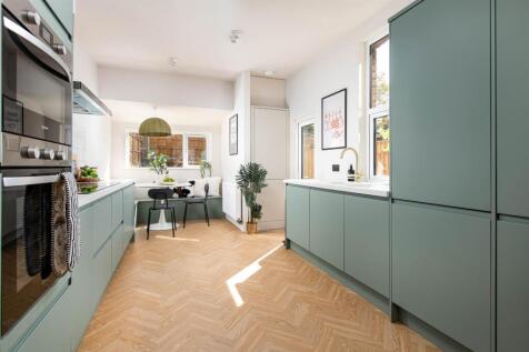Kitchen_3.jpg