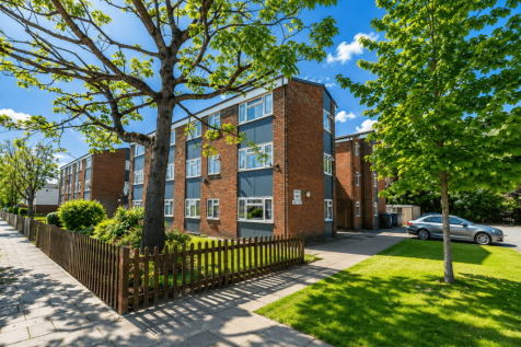 2 Bed Unfurnished Flat