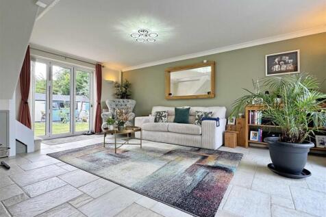 Family Room.jpg