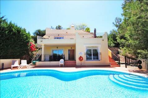 Pool to Villa