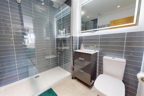 Potteries Way En-suite