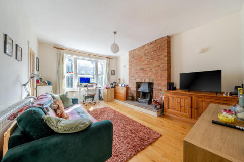 1-bed flat on Wemyss Road, Blackheath, SE3, £1,800/mo