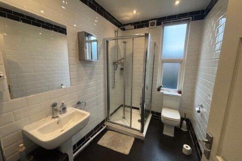 Wellington Square, Nottingham, Nottinghamshire, NG7 photo 3