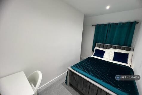 Double Room With Private Bathroom (£725)