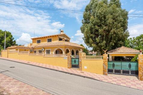 Jacarilla Villa with pool