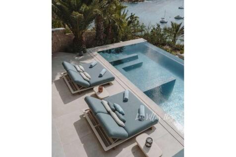 Poolside_terrace