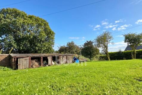 Avils Hill, Kilbirnie rear garden