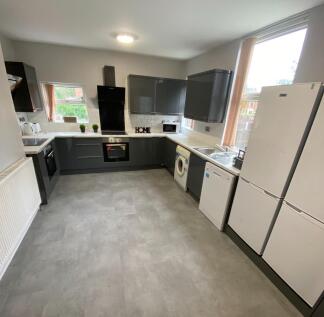 8-bed house on *STUDENT ONLY* Conyngham Road - £165 per person per week - All Inclusive Bills!, £715/mo