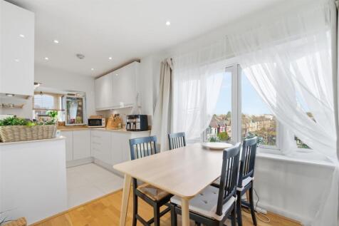 19 Kipling Dining.jpg