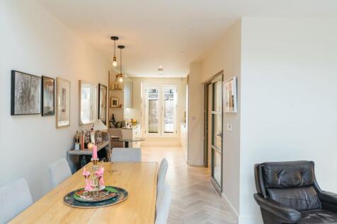 Dining Area leading to the Kitchen