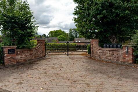Wentworth Barn-gate.jpg