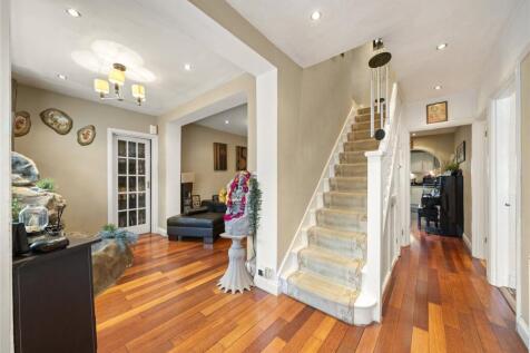 Cottimore Avenue, Walton on Thames, Surrey, KT12 photo 4