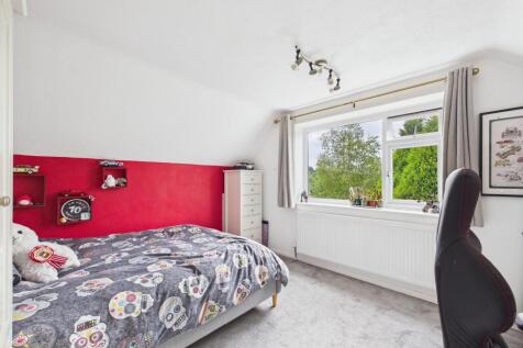 CAM01354G0-PR0516-STILL015