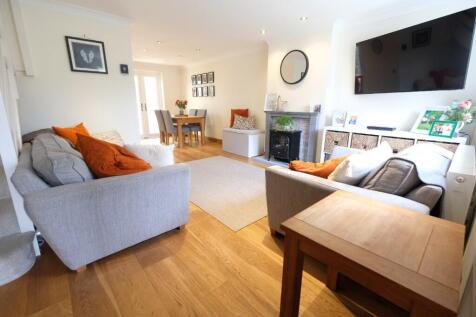 SITTING/DINING ROOM