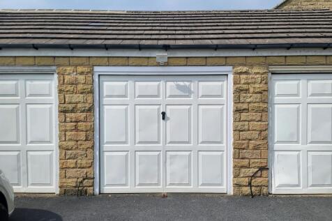 9 Siskin Drive - Garage.jpg