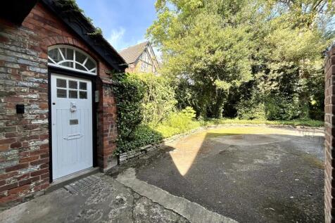 Private Entrance / Parking Space