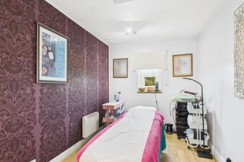 CAM01721G0-PR0080-STILL001