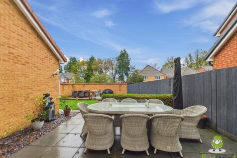 EweMove Estate Agents Basingstoke - Longwood Copse