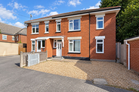 6-bed semi-detached on Privet Road, Bournemouth, BH9, £3,750/mo