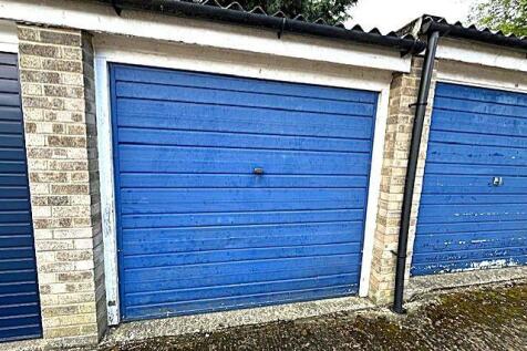 15 Apton garage front.jpg